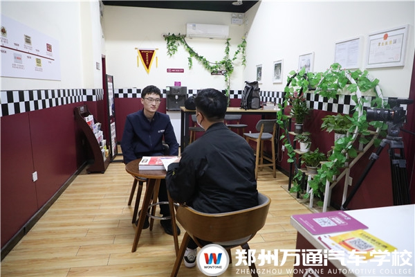 靠著這股勁兒，26歲小伙逆襲成為老板……