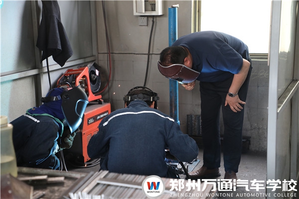 招聘、面試、考核！焊工人才很吃香！