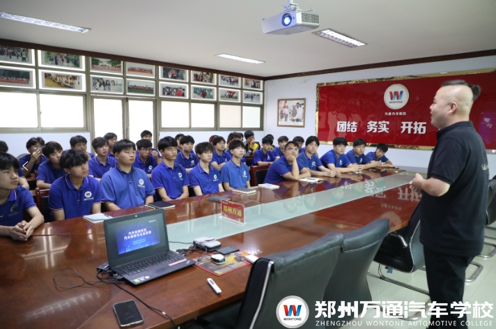 技術(shù)總監(jiān)進校園：共筑職業(yè)夢想，傳承工匠精神