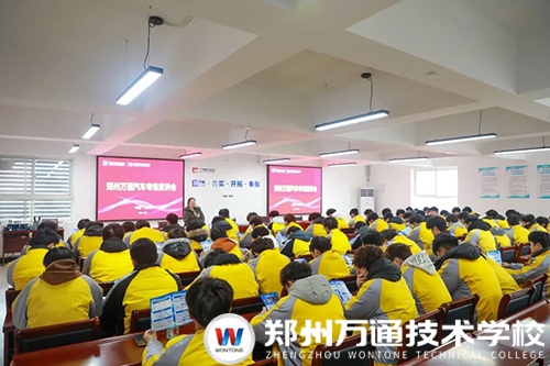職引未來(lái)！小李補(bǔ)胎&鼎車堂專場(chǎng)招聘會(huì)走進(jìn)鄭州萬(wàn)通，助力學(xué)子優(yōu)質(zhì)就業(yè)！