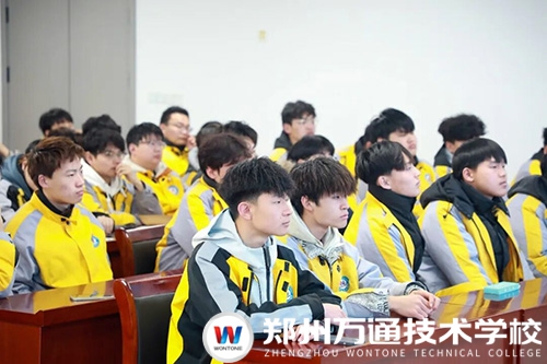 職引未來(lái)！小李補(bǔ)胎&鼎車(chē)堂專(zhuān)場(chǎng)招聘會(huì)走進(jìn)鄭州萬(wàn)通，助力學(xué)子優(yōu)質(zhì)就業(yè)！