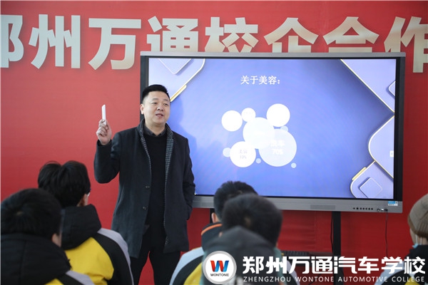 萬通專場招聘會(huì)助力學(xué)子輕松就業(yè)