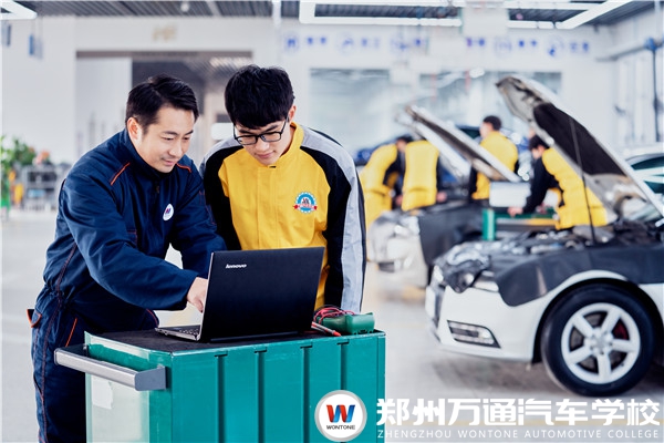 新年擇校學(xué)技術(shù)，未來該何去何從