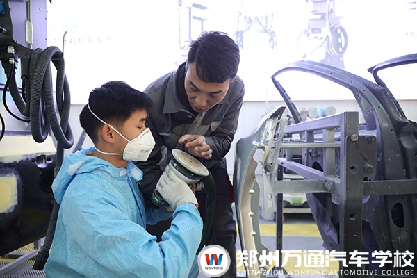 【初中生分流】提前擇校學(xué)技術(shù)，不擠中考“獨(dú)木橋”!