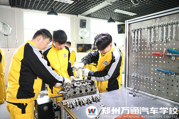 擇校指南|上普高還是上職校，到底該怎么選?