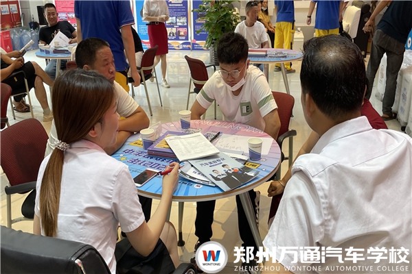 等中考成績出來在擇校？別人都已經(jīng)報到了！