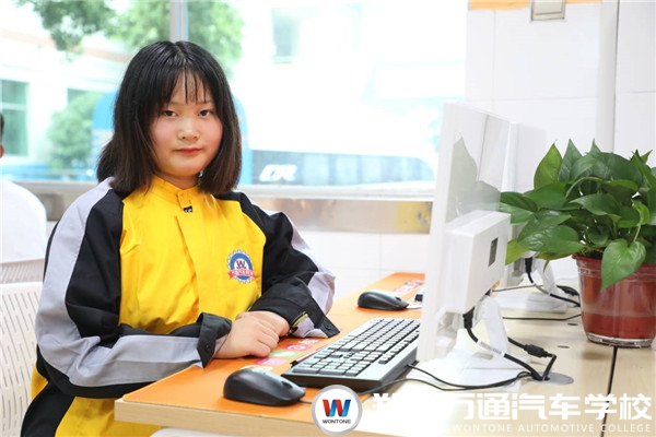 新生故事|王瑞杰：愛笑的女孩選擇也不會(huì)錯(cuò)!