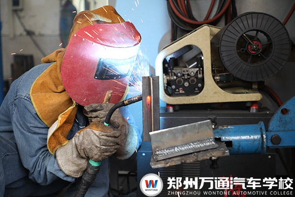 這個專業(yè)真香!零基礎，快速就業(yè)!焊工專業(yè)即將滿員啦!