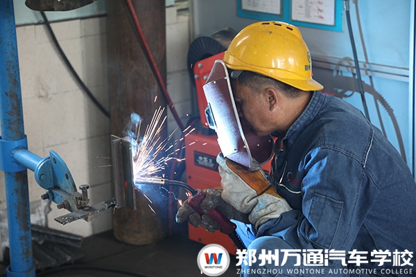 沒錢？想拿高工資？他說：這個行業(yè)很靠譜！