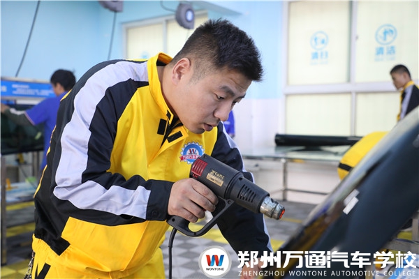 學(xué)習(xí)汽車美容技術(shù)，創(chuàng)業(yè)的不錯選擇