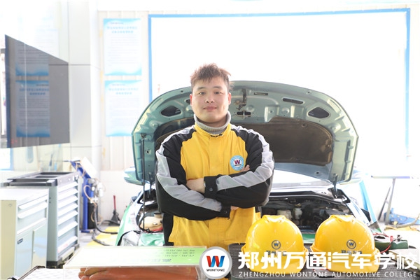 新生故事 | 韓晴朗：六年汽修經(jīng)歷，重新進(jìn)修新能源
