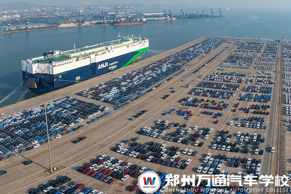 2025新年賀詞中再次提到新能源汽車