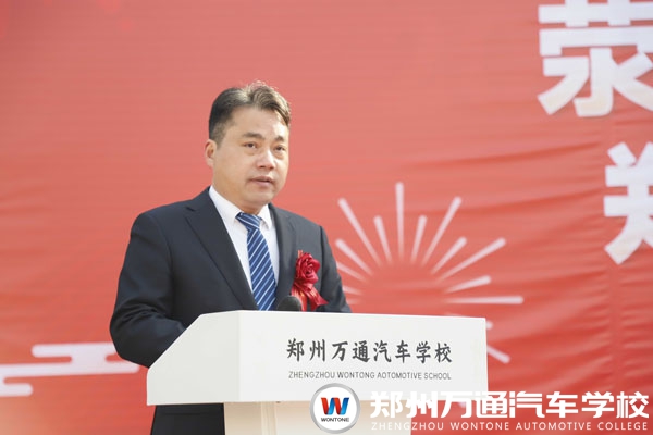 中國東方教育集團創(chuàng)就業(yè)經(jīng)理 趙輝_new.jpg