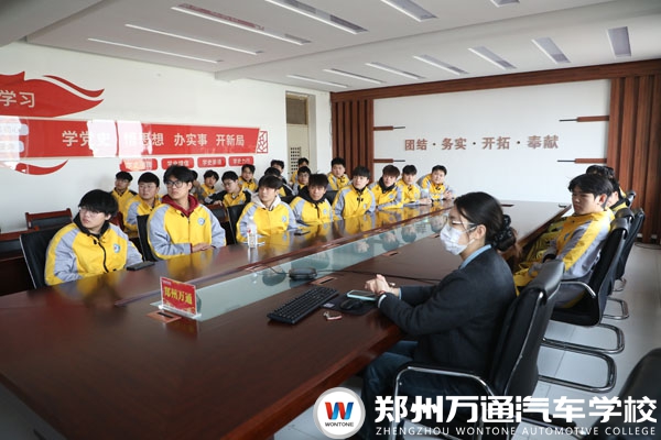 精準(zhǔn)對接，職引未來 | 鄭州萬通校園招聘會助力學(xué)子駛?cè)搿懊利悺迸c“潮流”新賽道
