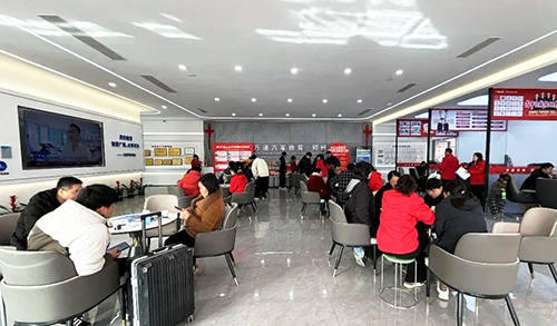 鄭州萬通報(bào)名現(xiàn)場(chǎng)直擊：年味未散學(xué)技正濃，家長學(xué)子絡(luò)繹不絕，校企共建班成新春擇校熱門首選