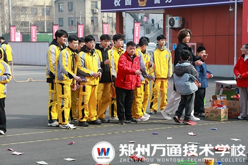 燈火映萬通，喜樂鬧元宵