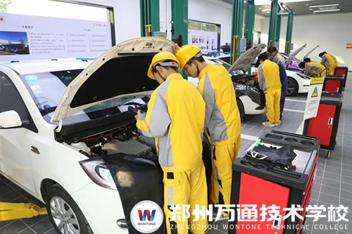 與時(shí)代同行，以技術(shù)立身 | 聚焦2026全國兩會(huì)：如何定義新能源汽車行業(yè)未來發(fā)展？