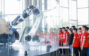 初中畢業(yè)學(xué)什么好_韓國(guó)汽車(chē)名企研學(xué)游