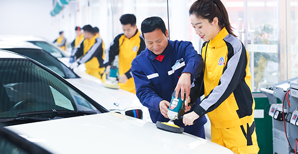 鄭州萬通汽車學(xué)校_教師手把手指導(dǎo)