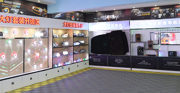 鄭州萬通汽車學(xué)校_汽車改裝體驗(yàn)中心